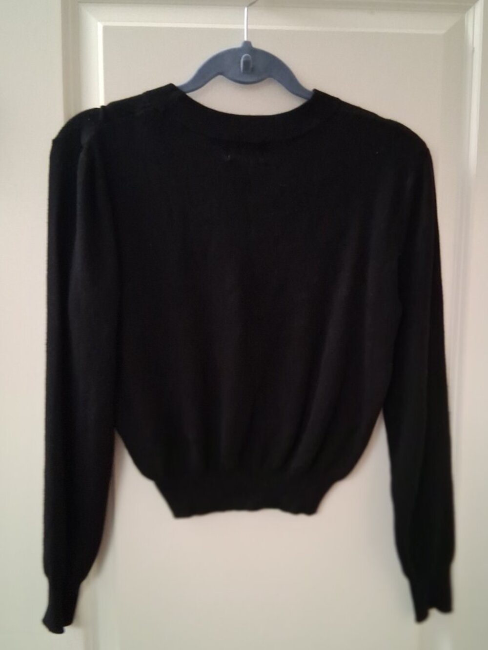 H&M Women's Black Lightweight Cropped Crew Neck Sweater - Picture 4 of 6